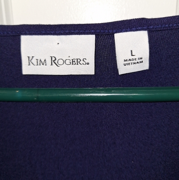 Kim Rogers 3/4 sleeve flyaway navy whimsy top in a size large. NWT. - Picture 6 of 6